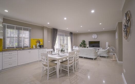 Tranquil 2-Bedroom Luxury Apartment