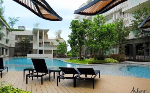 Elegant 2 bedroom Apartment With Pool Access