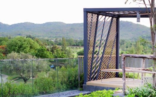 Elegant 2 bedroom Apartment With Pool Access