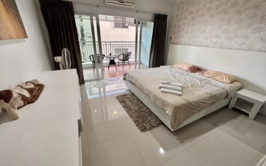 Apartment near Night Market