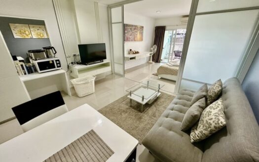 Apartment near Night Market