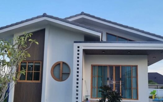 Charming Guest Home With Stunning Mountain Views