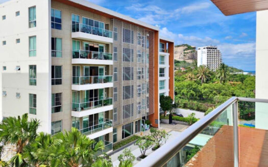 2 bedroom Condo close to the beach