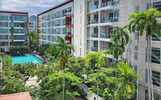 2 bedroom Condo close to the beach
