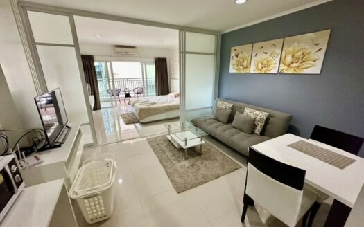 Apartment near Night Market
