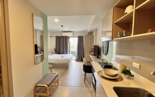 BRAND NEW UNIT 2 min to the beach