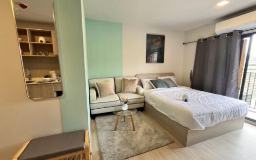 BRAND NEW UNIT 2 min to the beach