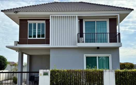 Cozy house near town