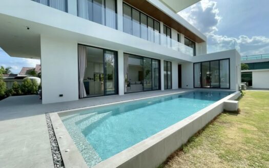Luxury Pool Villa near Golf Course