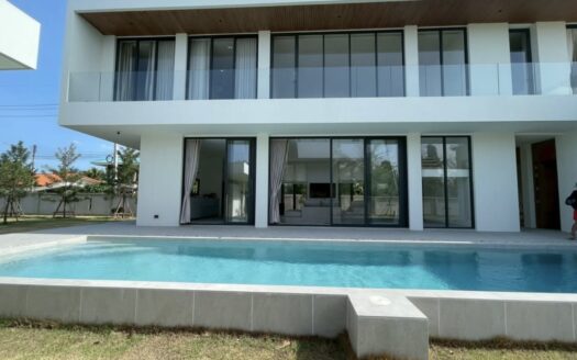 Luxury Pool Villa near Golf Course