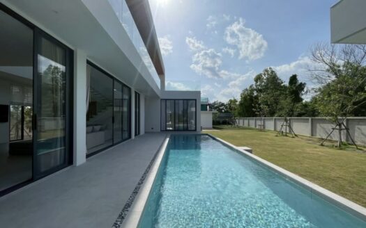 Luxury Pool Villa near Golf Course