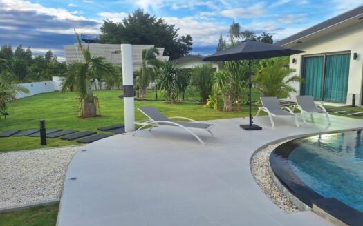 Luxury house with 1 RAI garden