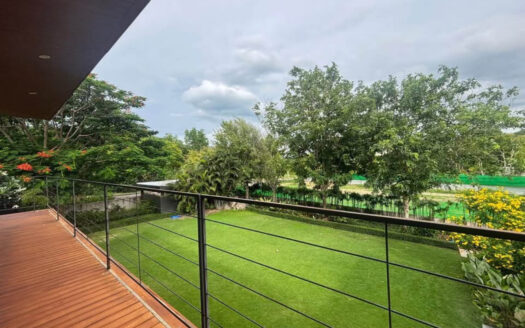 Exquisite Golf Course View Residence