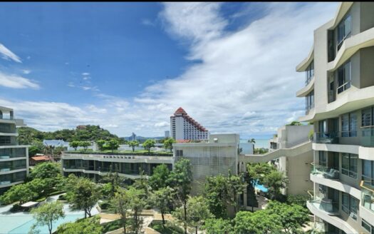 Beachfront 3 Br condo Veranda