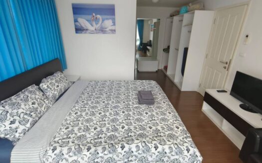 2 bedroom with pool view