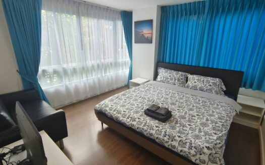 2 bedroom with pool view