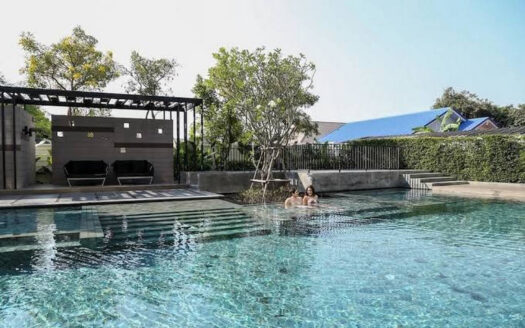 2 bedroom with pool view