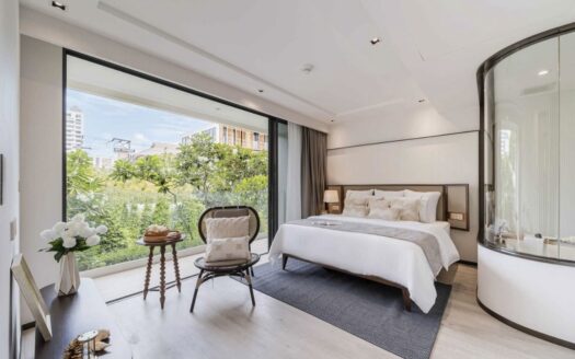 Luxury condo by the beach