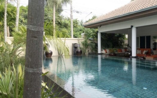 Elegant Family Villa with office