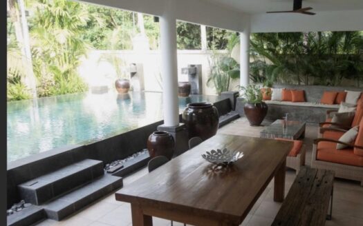 Elegant Family Villa with office