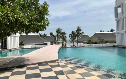 Spacious 2BR by the beach