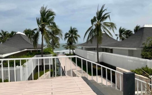 Spacious 2BR by the beach