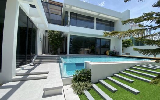 Modern & Luxury 4 Bed Pool Villa