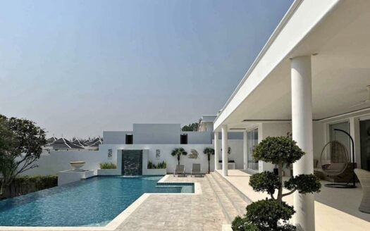 Luxury pool villa on 102 soi