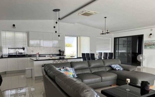 Luxury pool villa on 102 soi