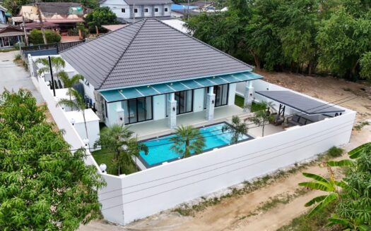 Luxury Pool Villa for Sale in Pattaya