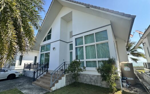 Beach front 3 Br House