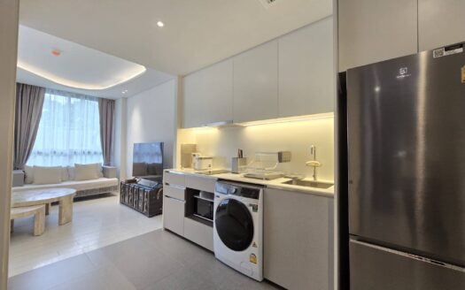 2BR  Veranda Beach front condo Pool Access