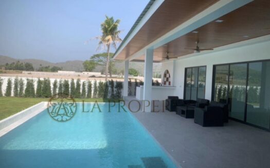 Modern 4 BEDROOM POOL VILLA ON 112 soi Hua Hin