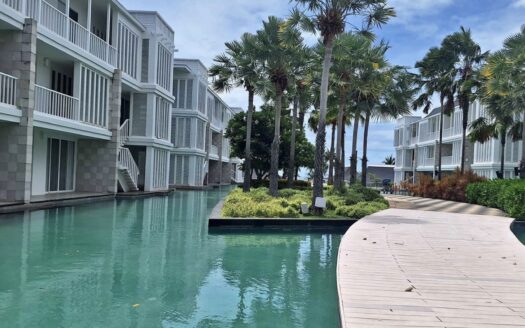 Pet friendly beachfront condo in Hua Hin