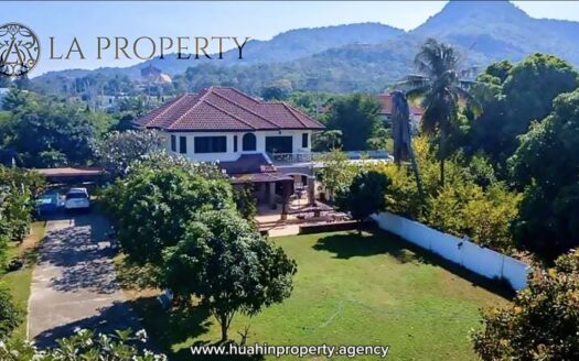 4 bedroom 2 storey house in city centre of Hua Hin for SALE