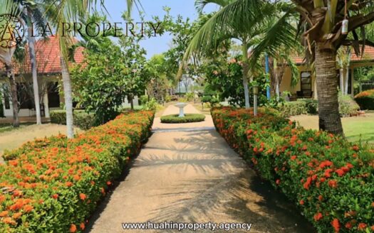 Tropical resort with 4 bungalows for SALE in CHAAM
