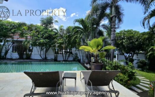 House with private pool in Red Mountine